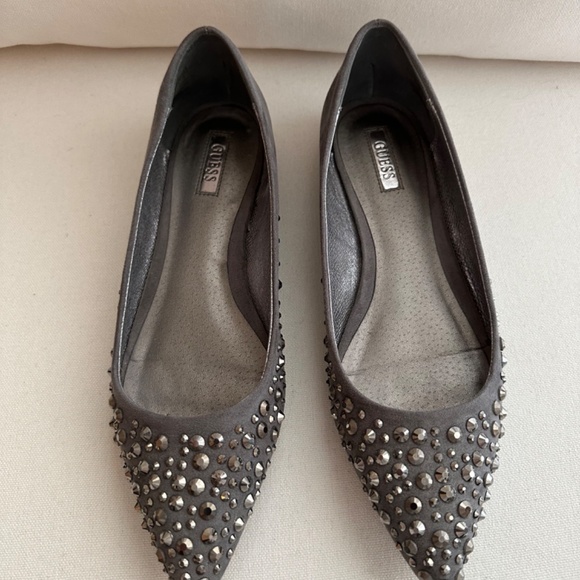 Guess flats - Picture 2 of 3